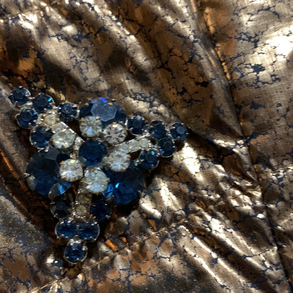 A very old broach. It is blue stones with clear mixed in. In good condition